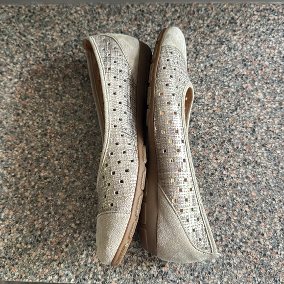 Gabor Elegant Women's Silver Ballet Flats size 7.5 - Picture 4 of 10